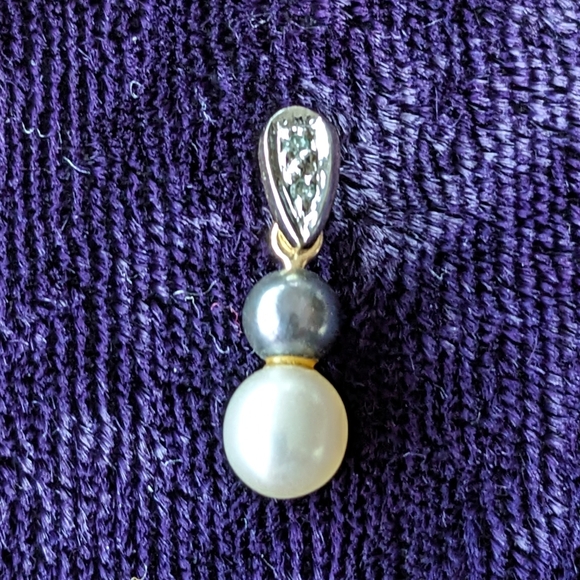 Solid 10K Gold Pendant With Natural Diamonds And Pearls, Michael Hill - Picture 1 of 11